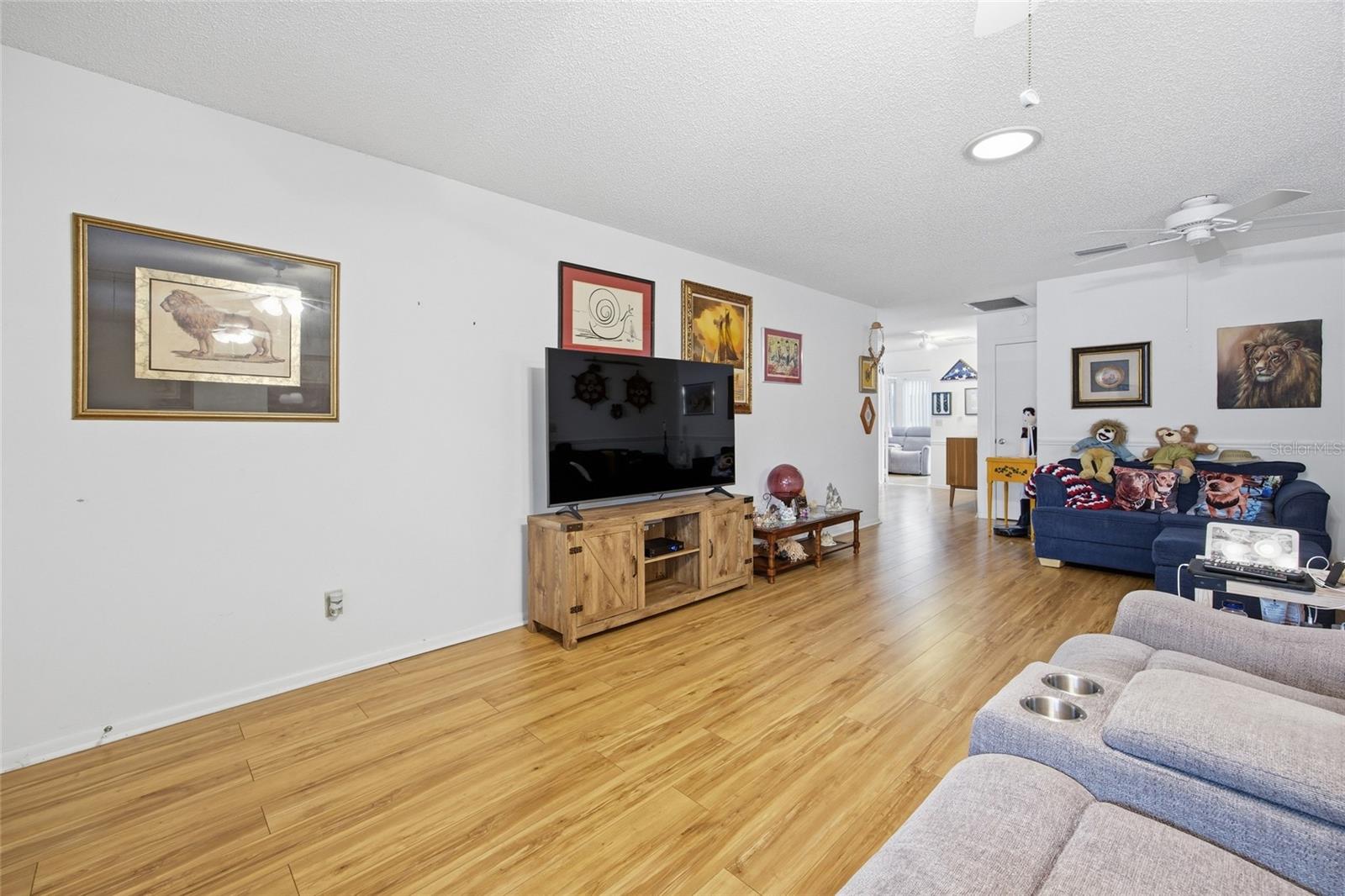 ON TOP OF THE WORLD - Residential