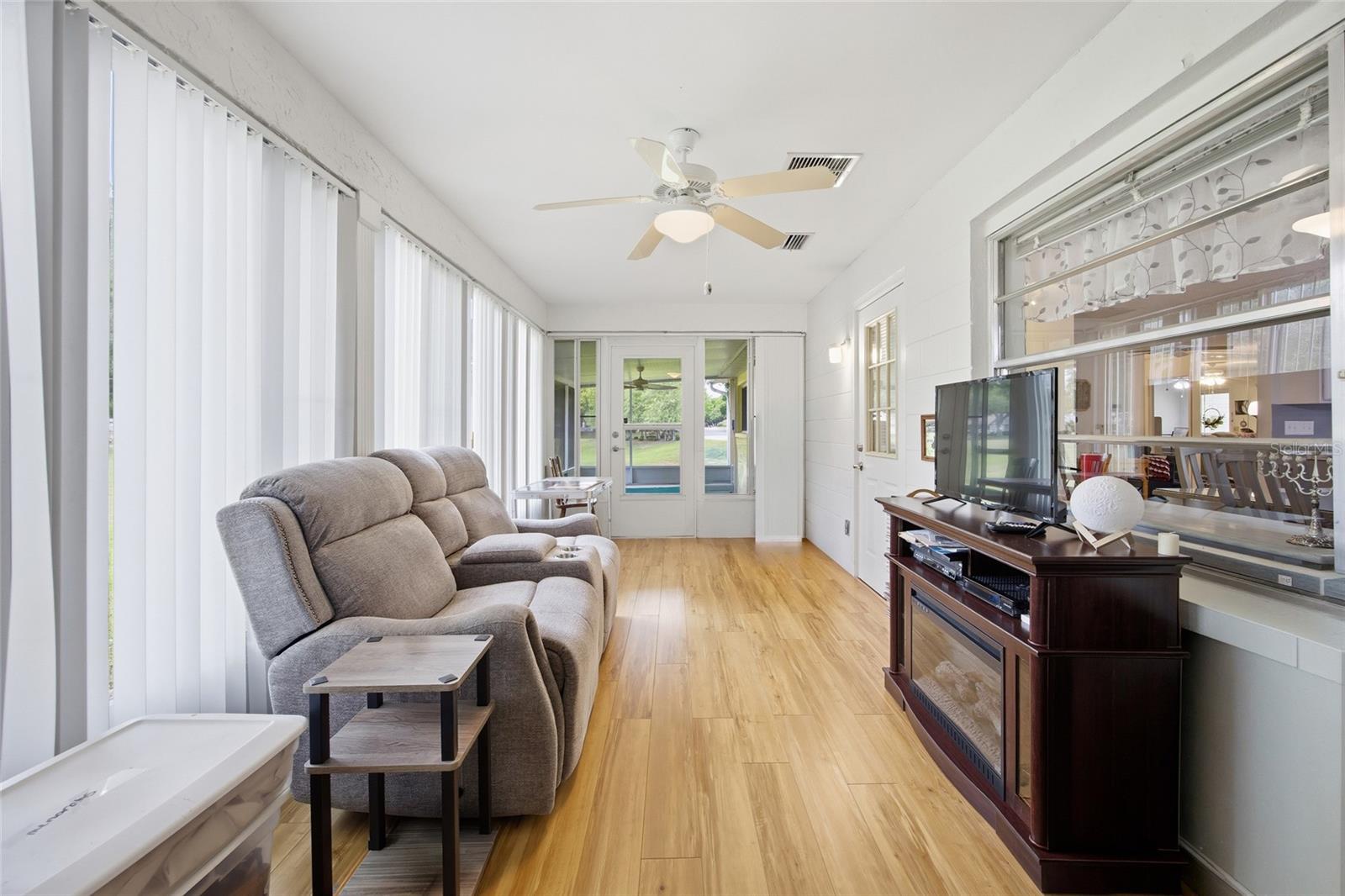 ON TOP OF THE WORLD - Residential