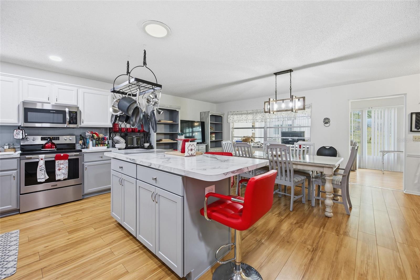 ON TOP OF THE WORLD - Residential