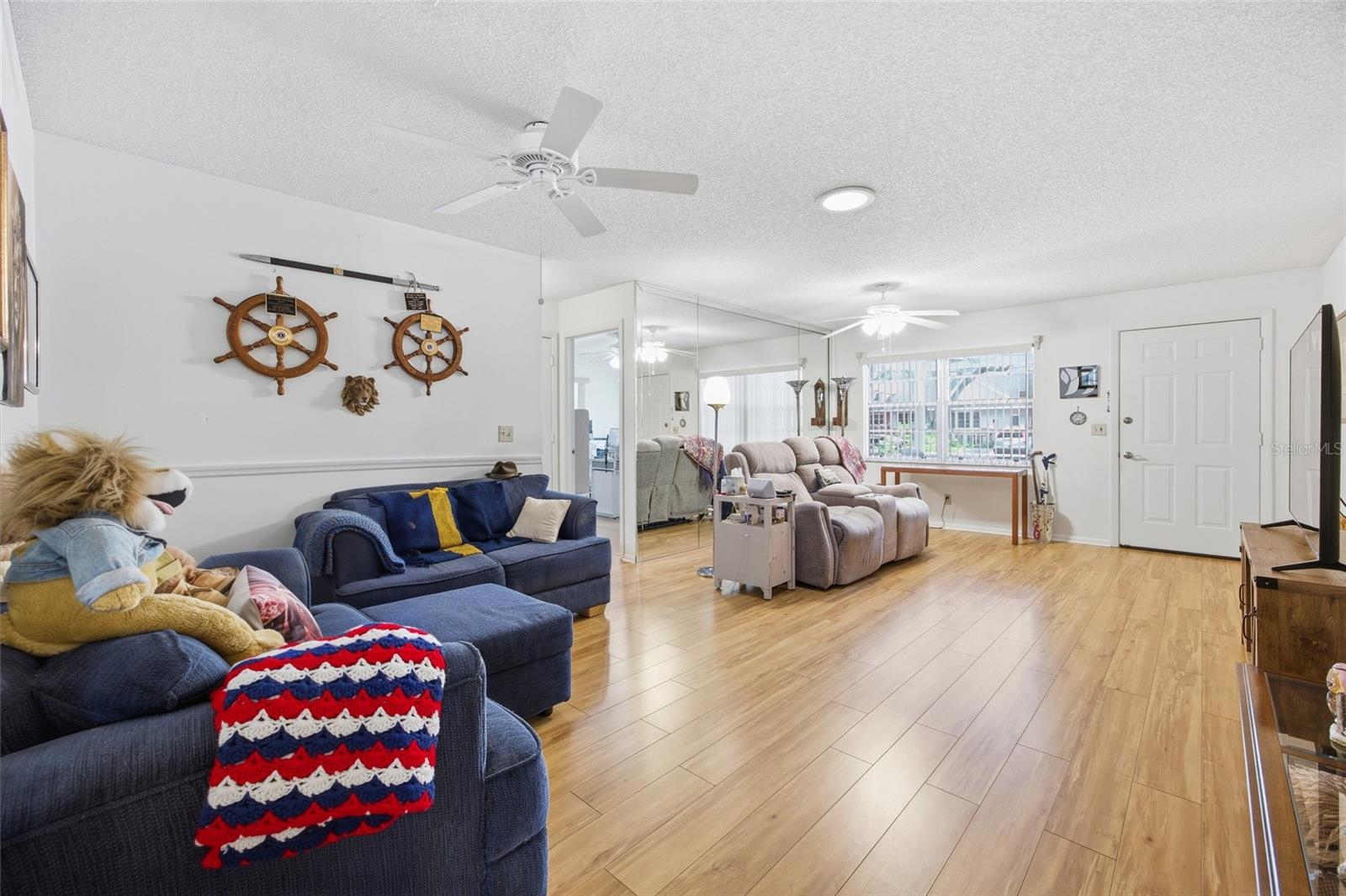 ON TOP OF THE WORLD - Residential