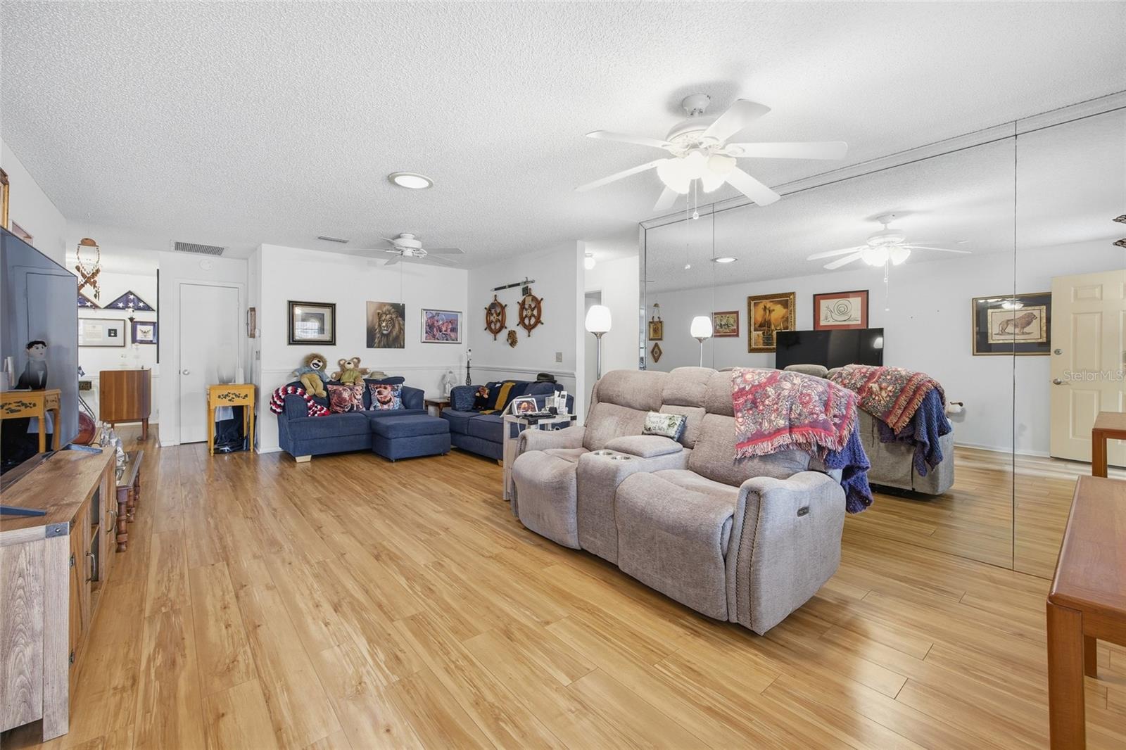 ON TOP OF THE WORLD - Residential