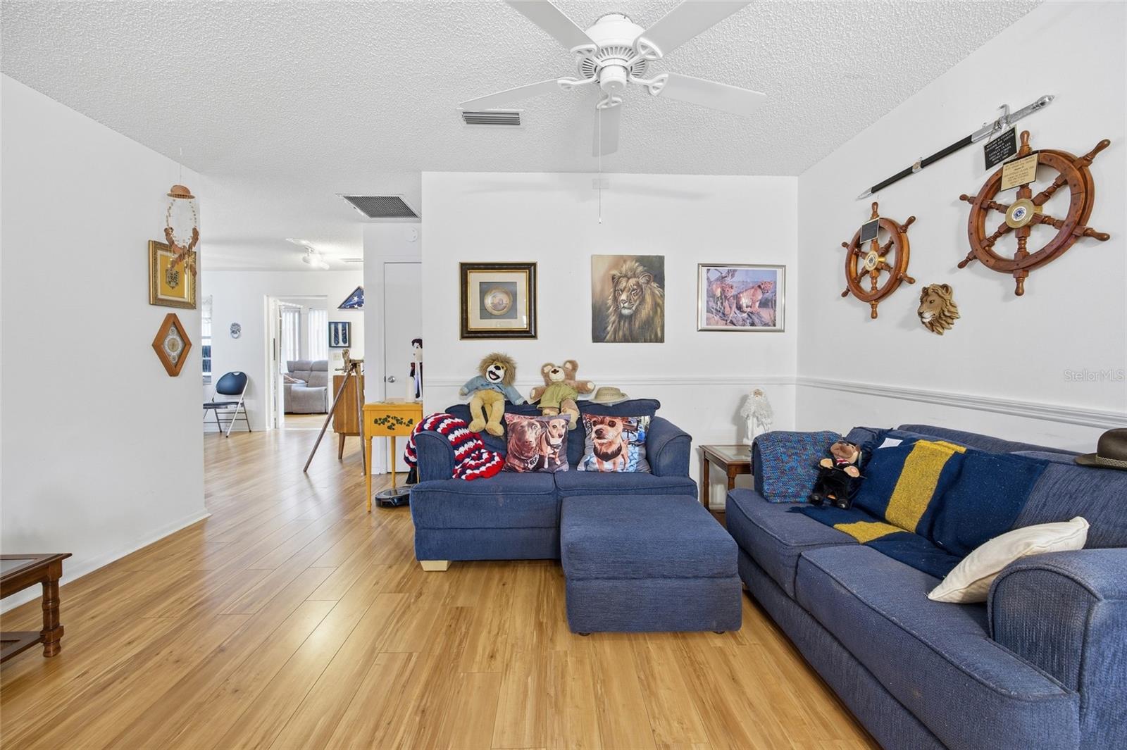 ON TOP OF THE WORLD - Residential