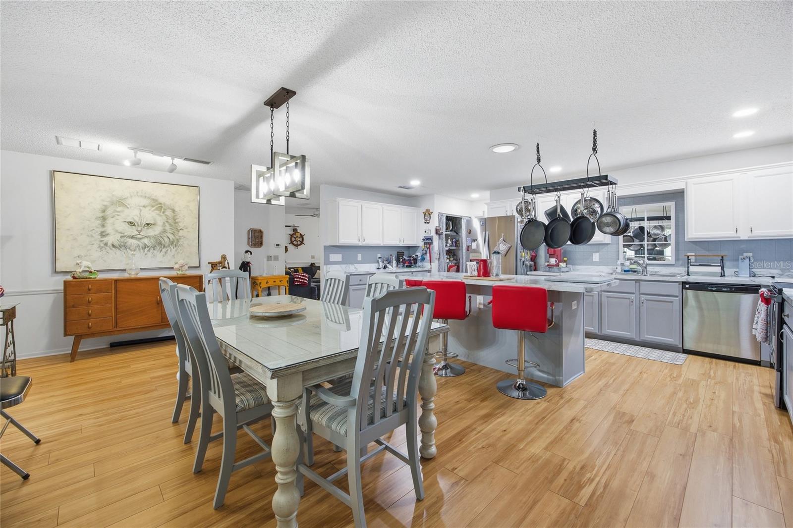 ON TOP OF THE WORLD - Residential