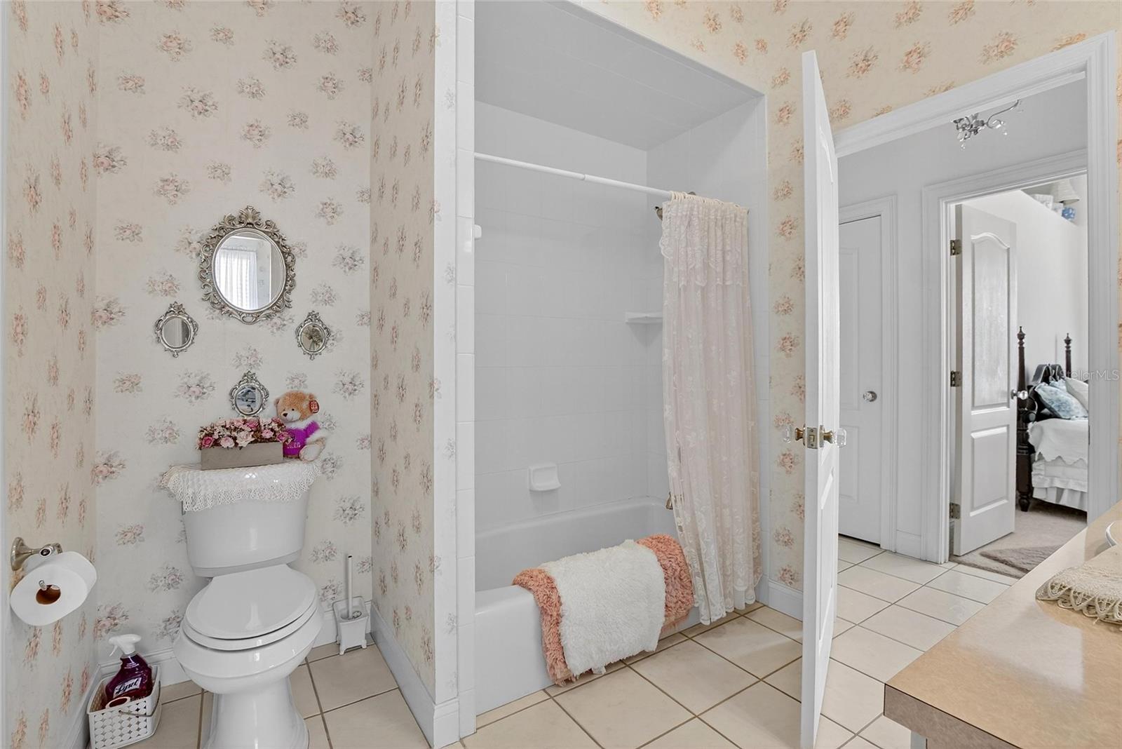 ASHTON OAKS - Residential