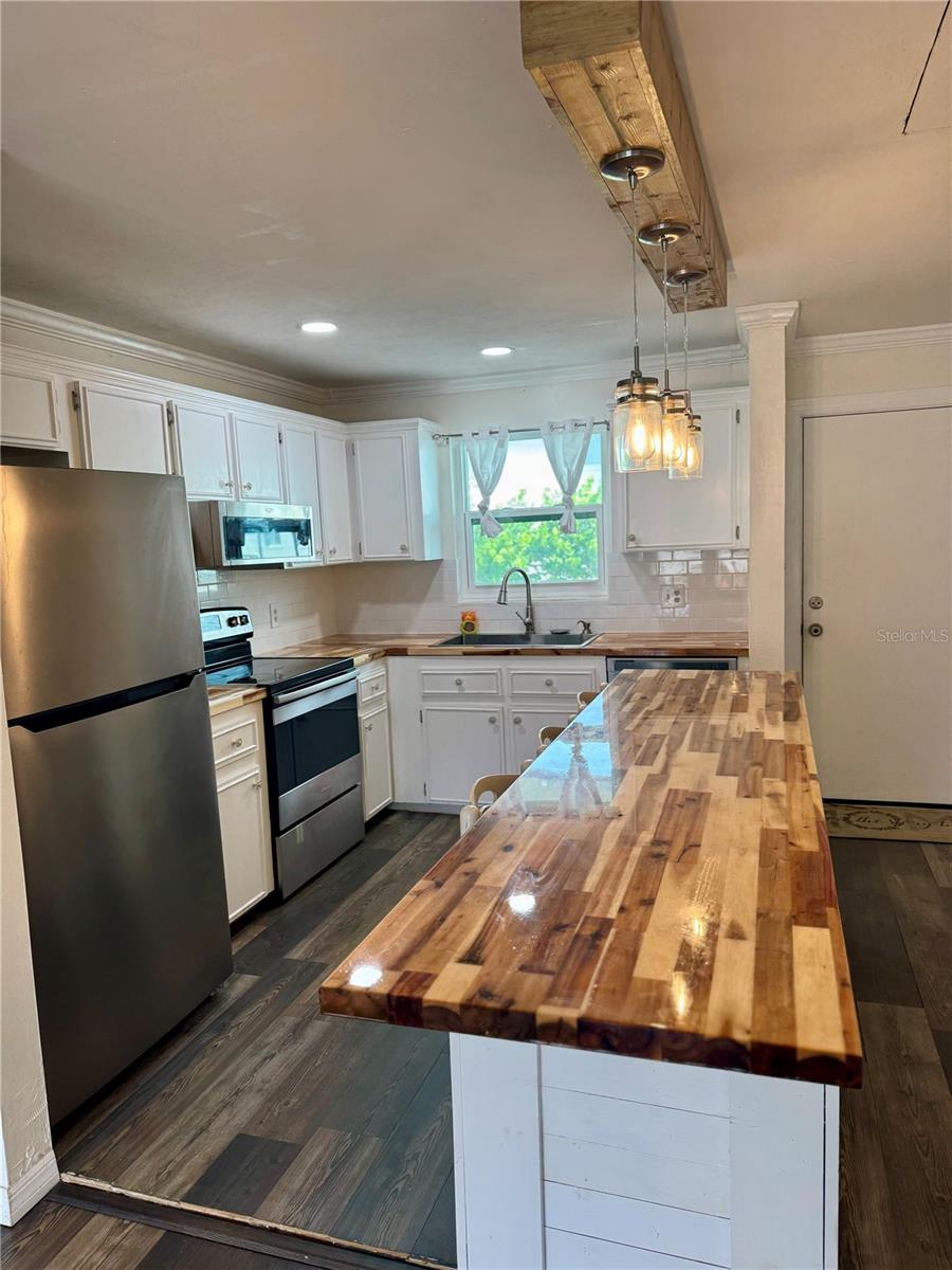 2901 N HALIFAX AVENUE 211