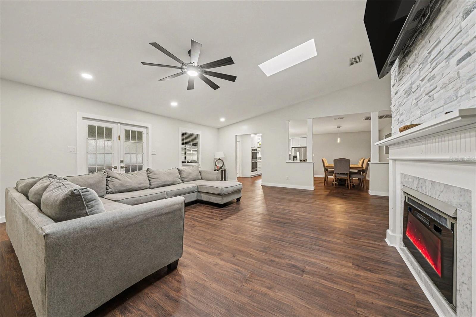 1592 SKYLINE DRIVE