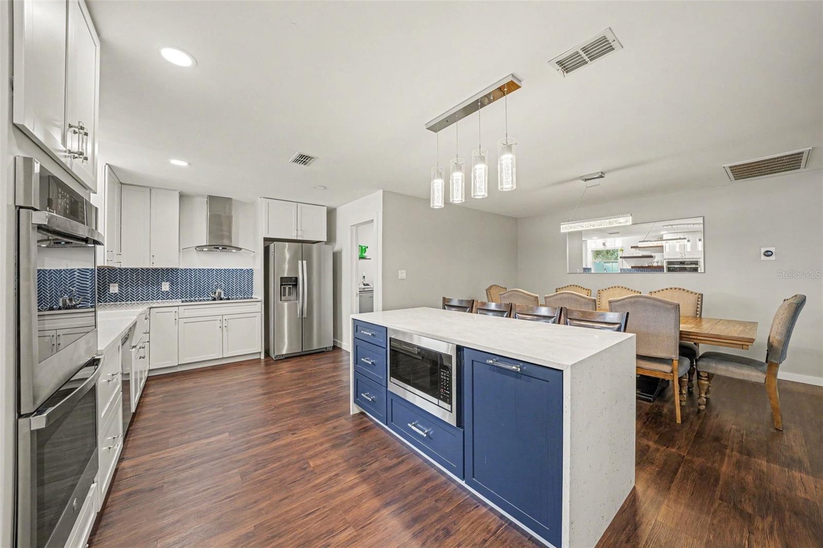1592 SKYLINE DRIVE