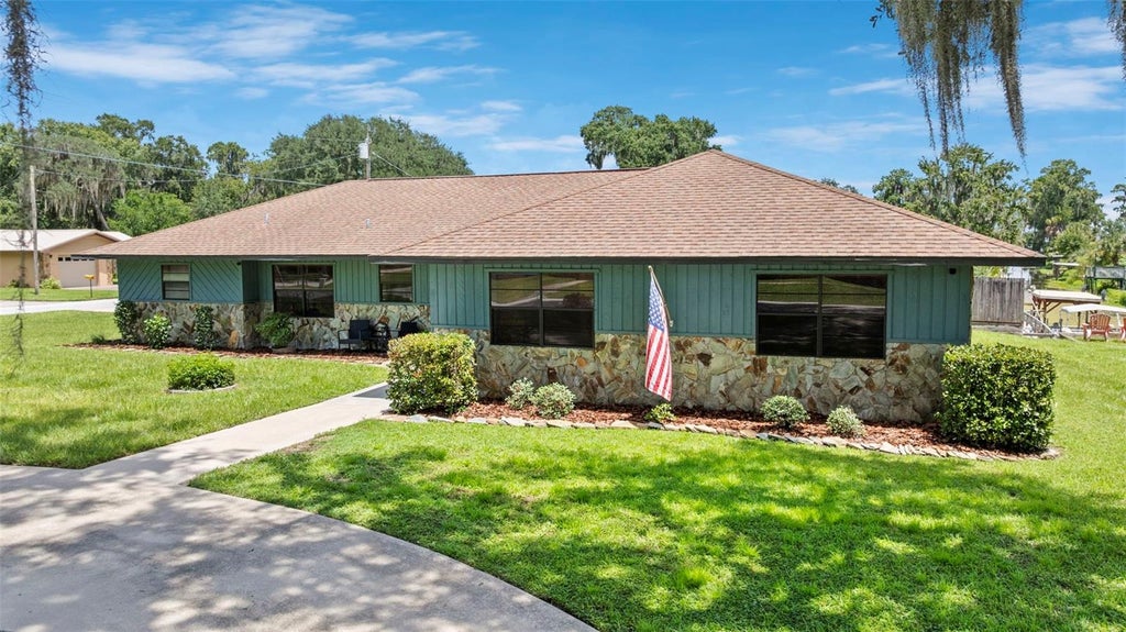 Photo of 1351 Cr 482n, Lake Panasoffkee, FL 33538 (MLS # O6434403)