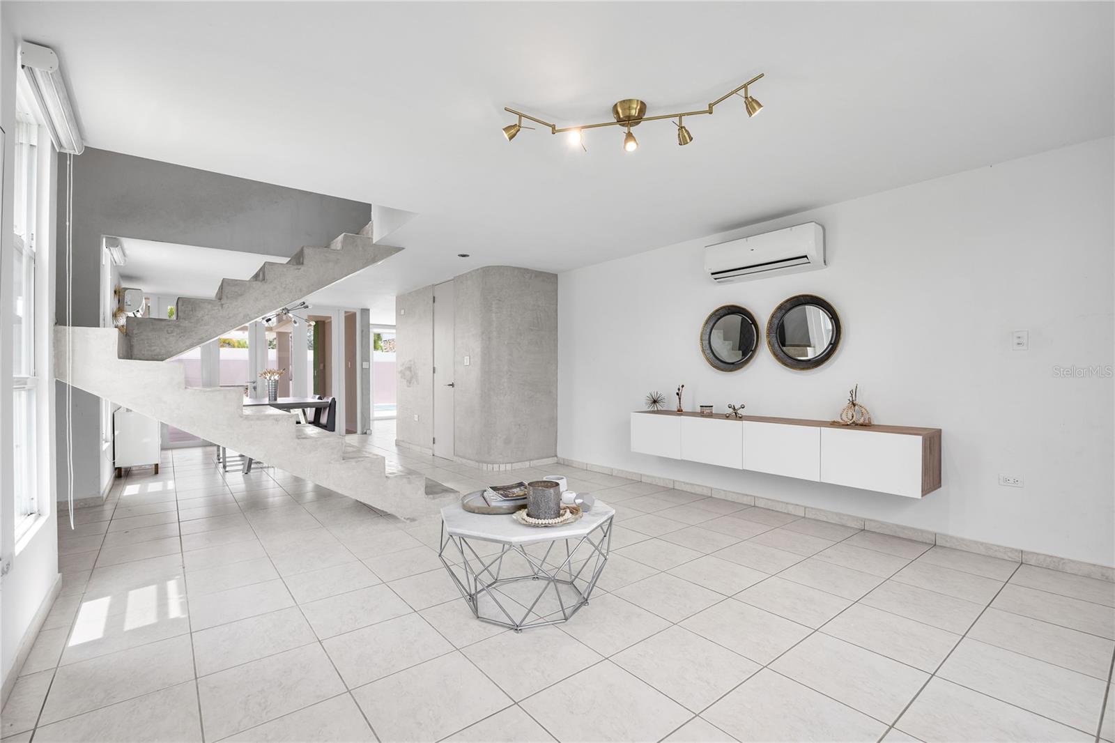 PASEO LAS OLAS - Residential