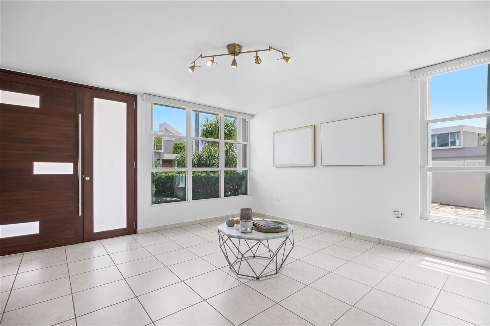 PASEO LAS OLAS - Residential