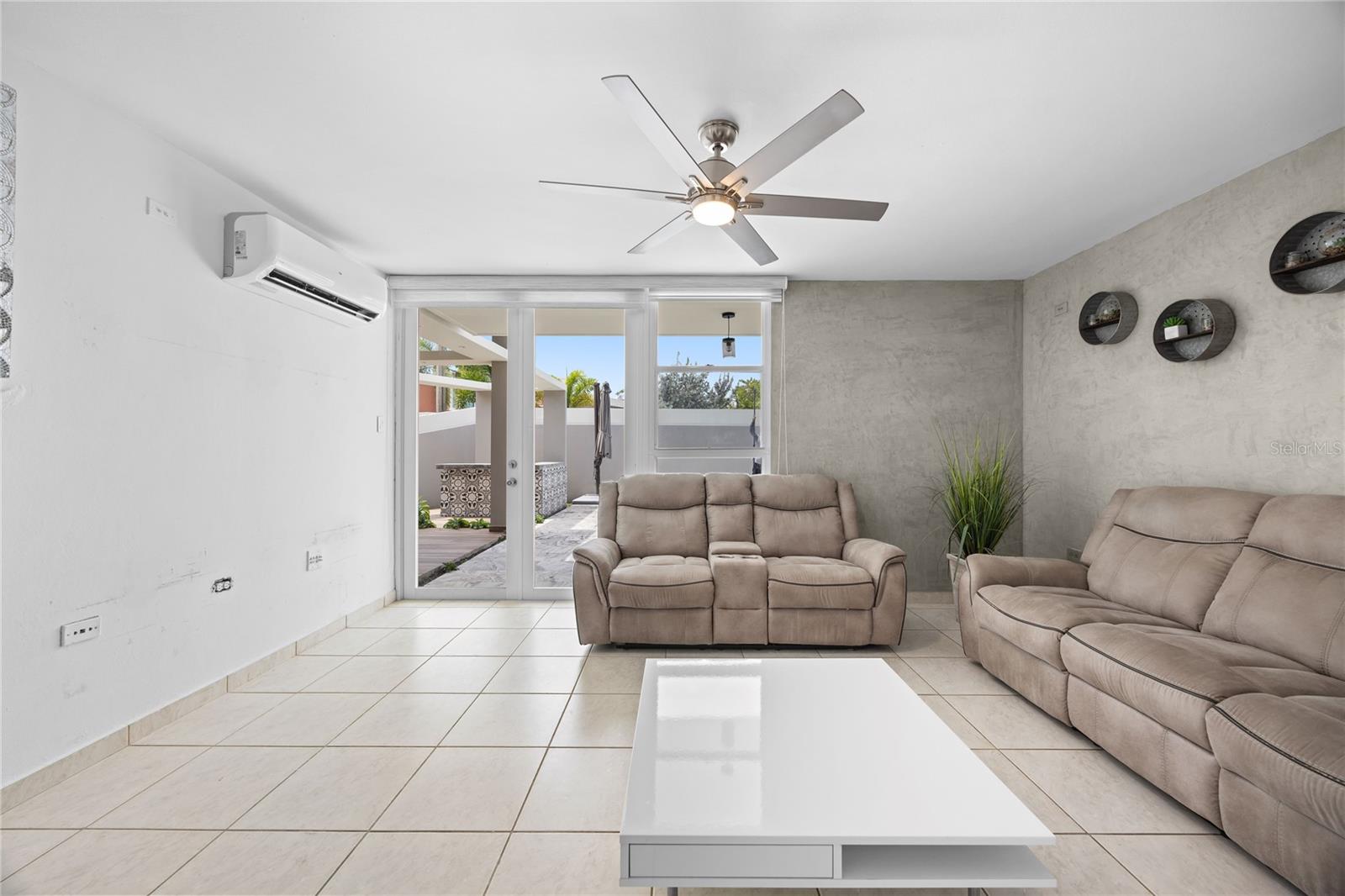 PASEO LAS OLAS - Residential