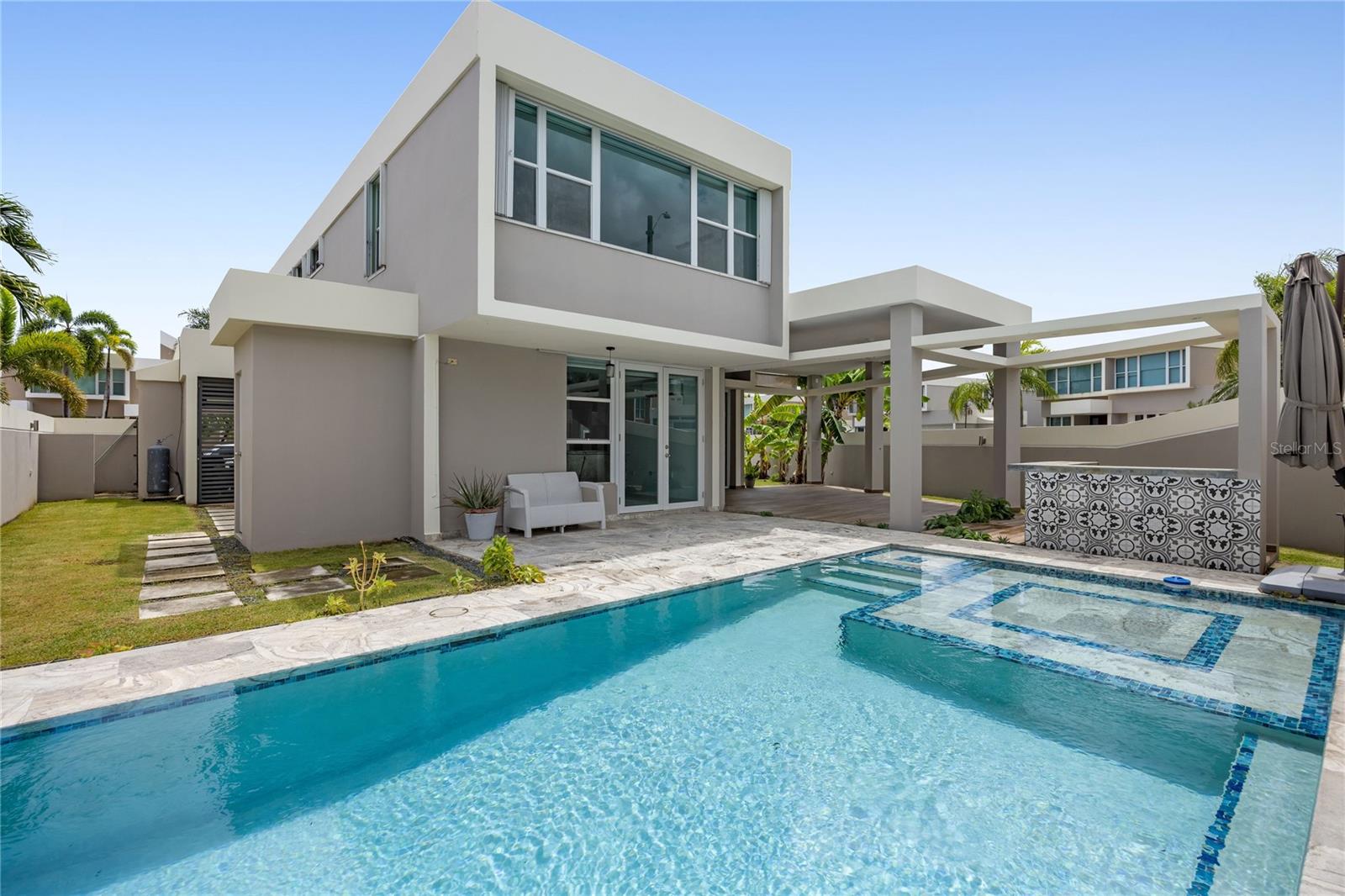PASEO LAS OLAS - Residential