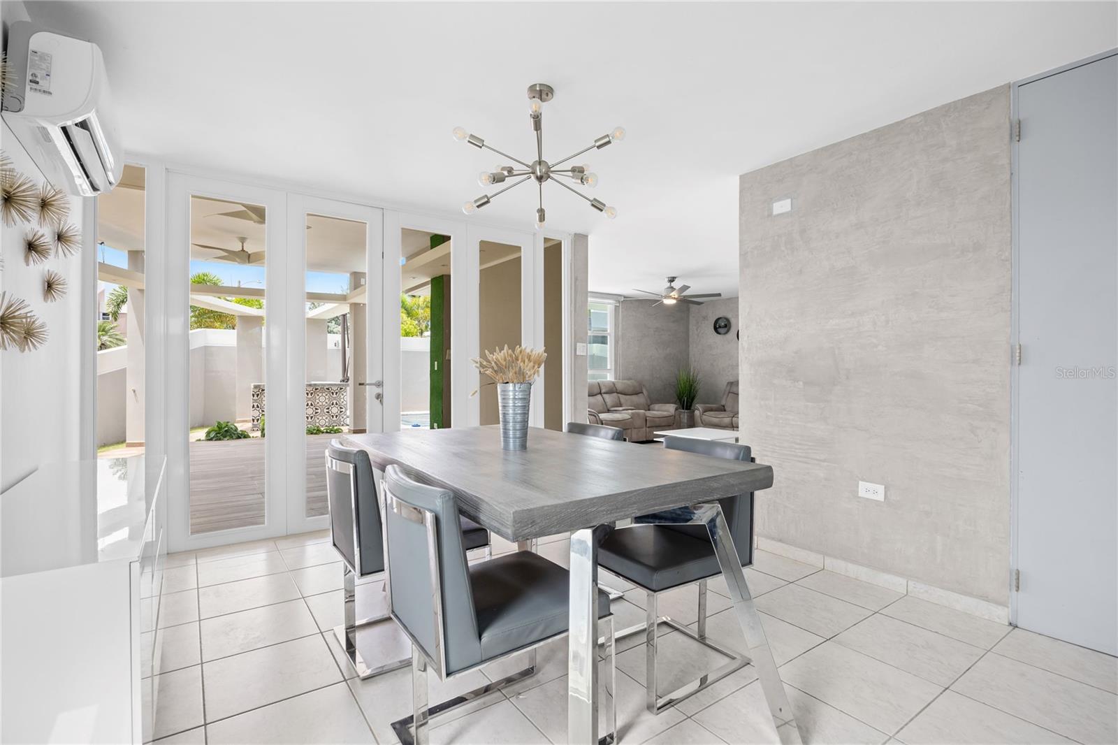 PASEO LAS OLAS - Residential