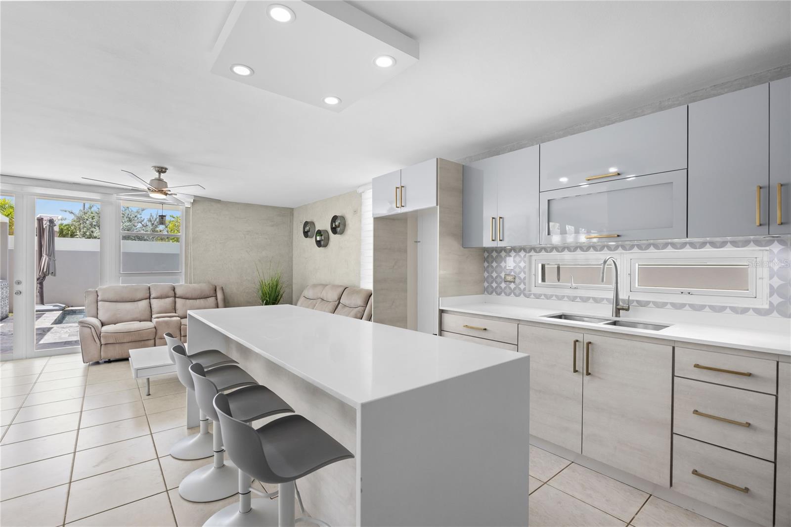 PASEO LAS OLAS - Residential