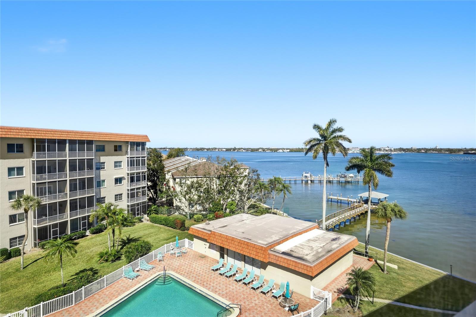 RIVER OAKS APTS SEC A - Residential