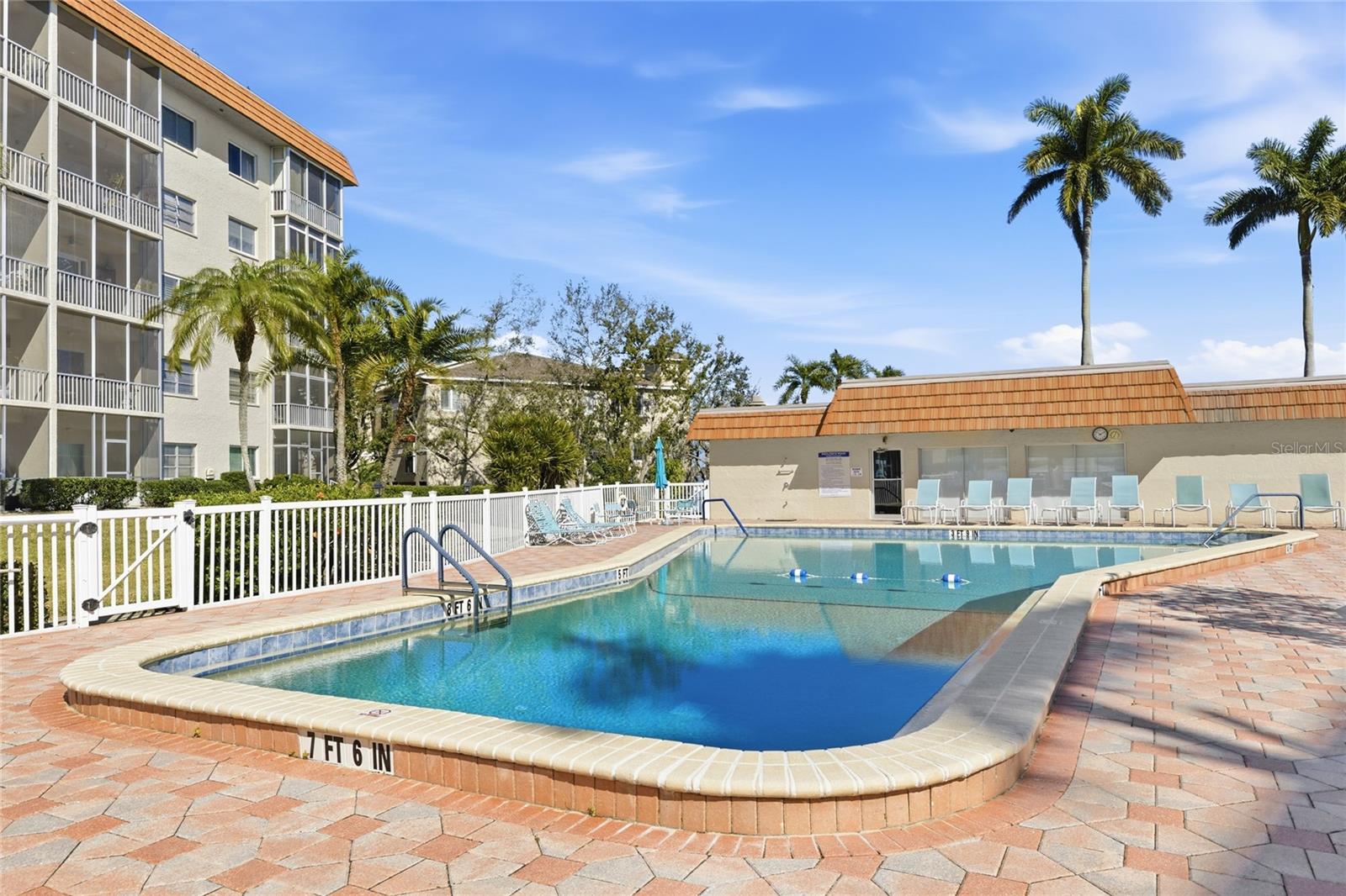 RIVER OAKS APTS SEC A - Residential