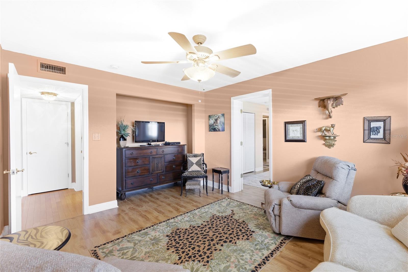 RIVER OAKS APTS SEC A - Residential