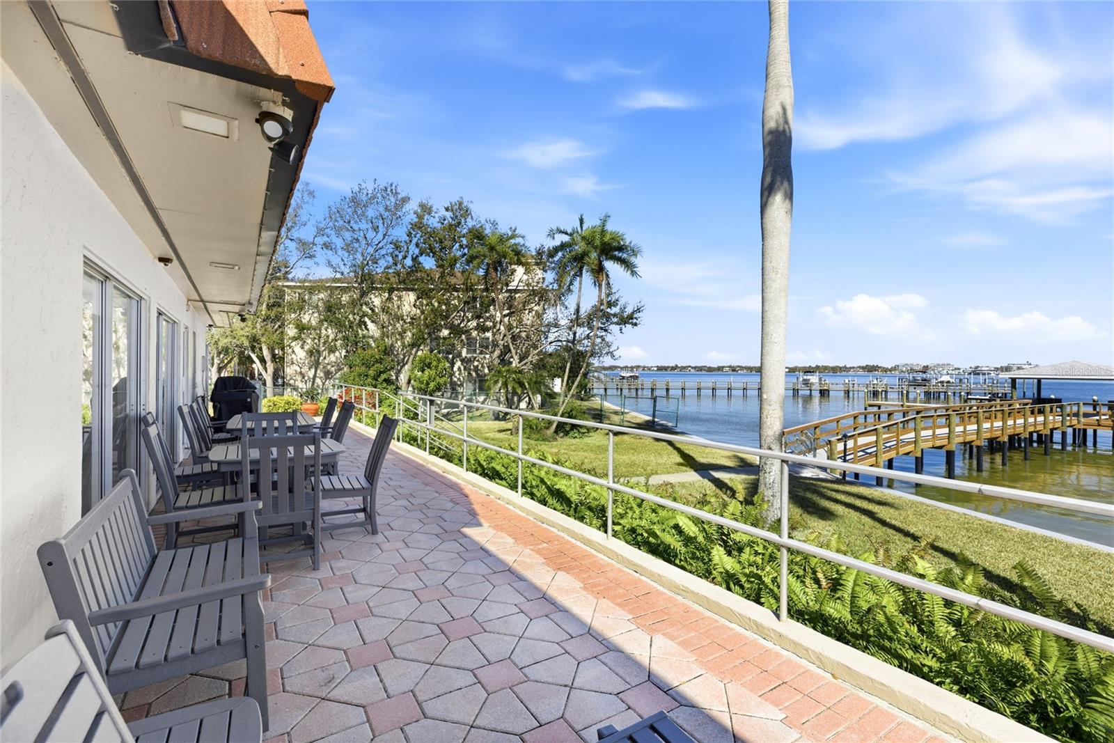 RIVER OAKS APTS SEC A - Residential