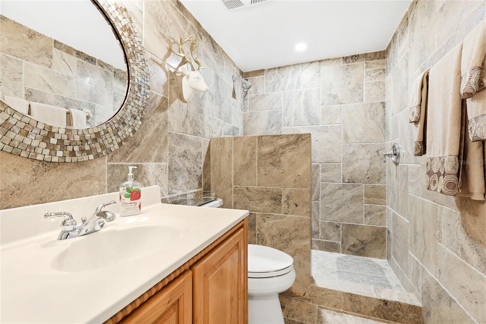 RIVER OAKS APTS SEC A - Residential