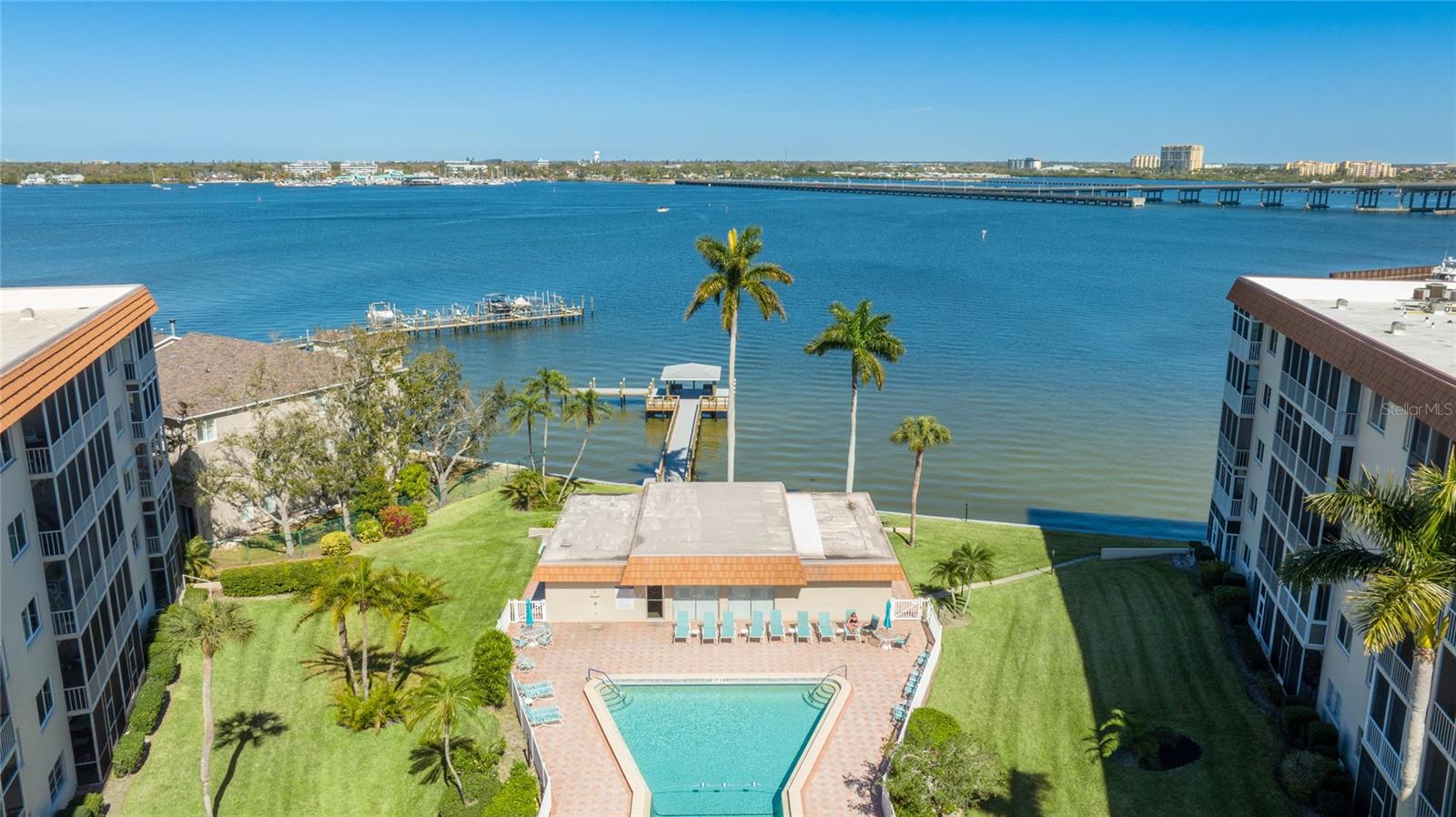 RIVER OAKS APTS SEC A - Residential