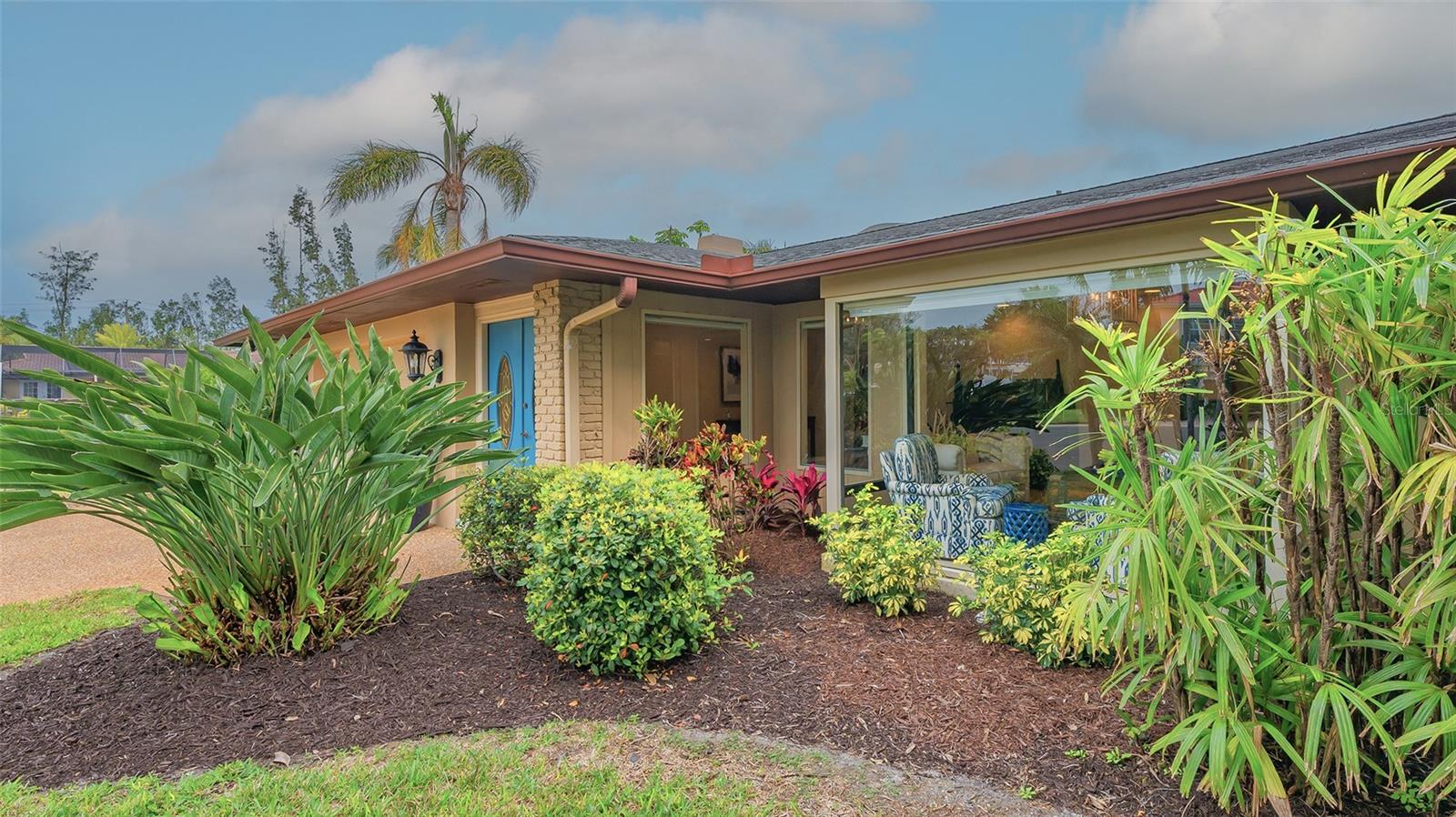 940 SIESTA KEY PLACE