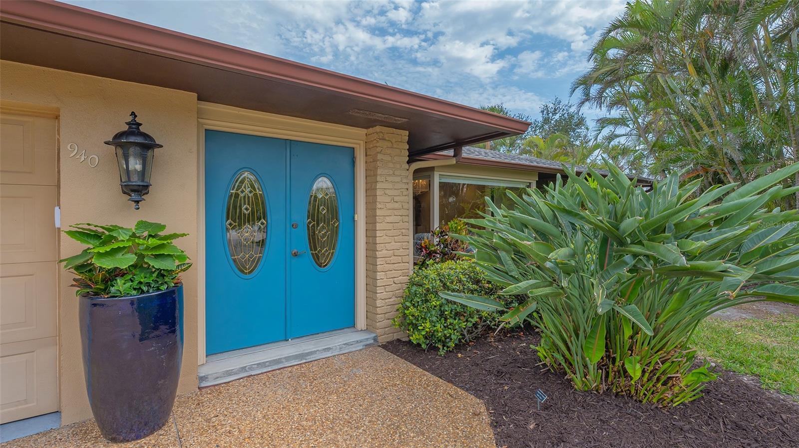 940 SIESTA KEY PLACE