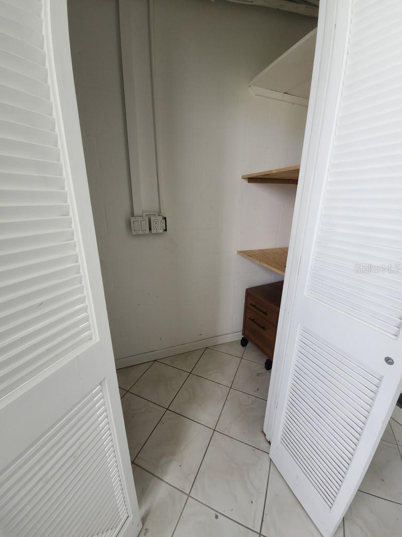 1819 SHORE DRIVE S 217