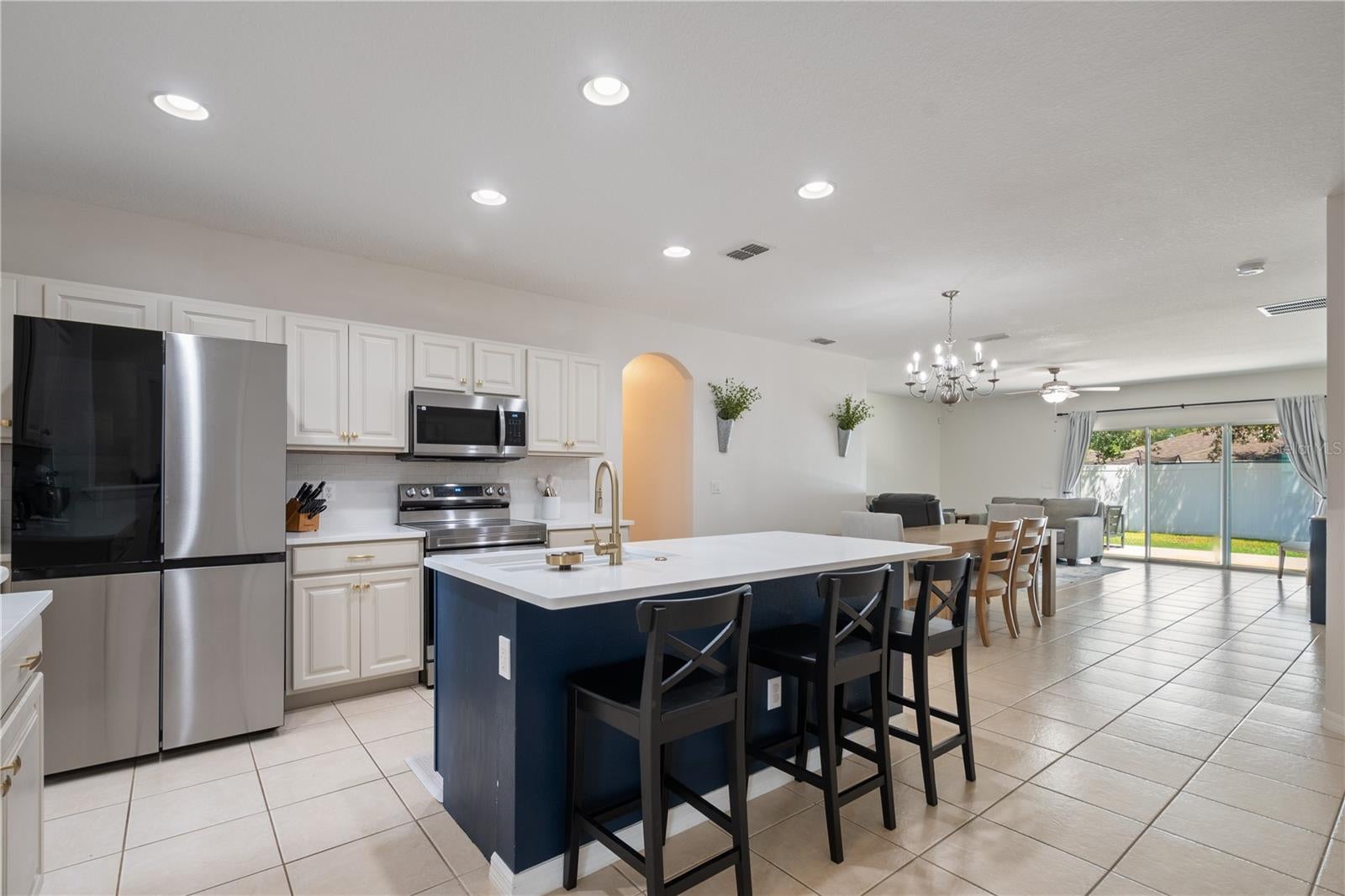 618 BAINBRIDGE LOOP