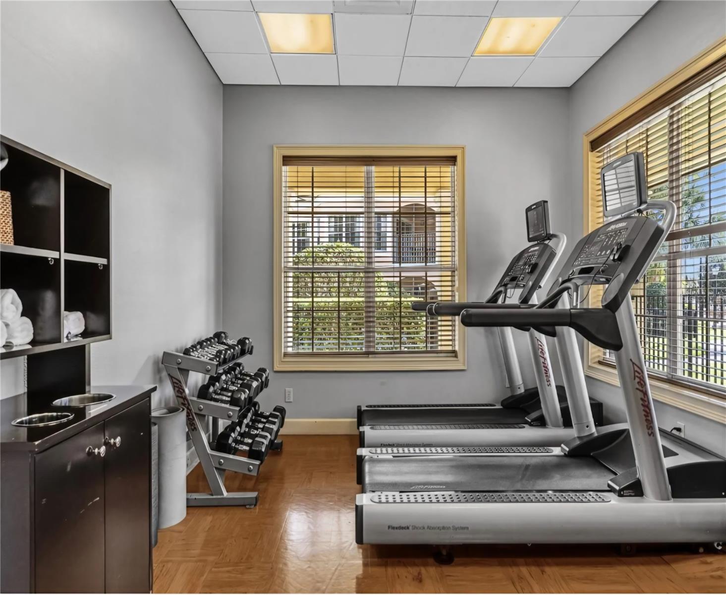 WORLDQUEST RESIDENCE - Residential