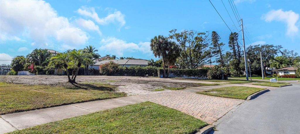 Photo of 105 Estado Way NE, St Petersburg, FL 33704 (MLS # TB8460945)