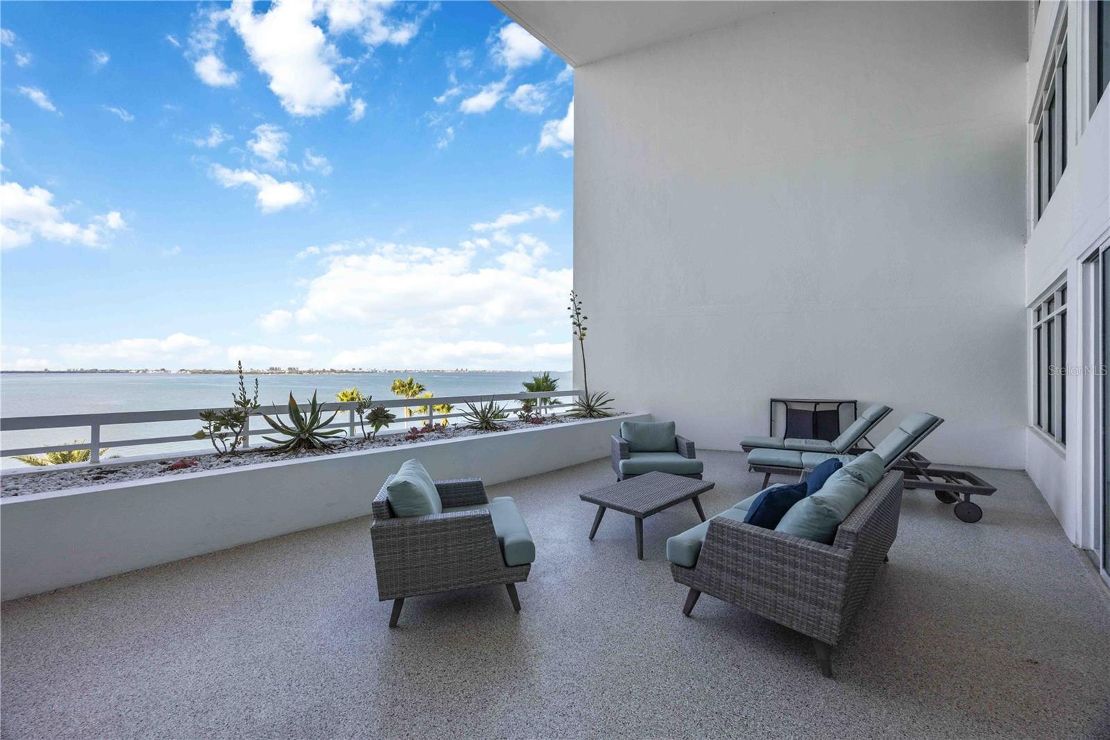 CONDO ON THE BAY TOWER I - Residential