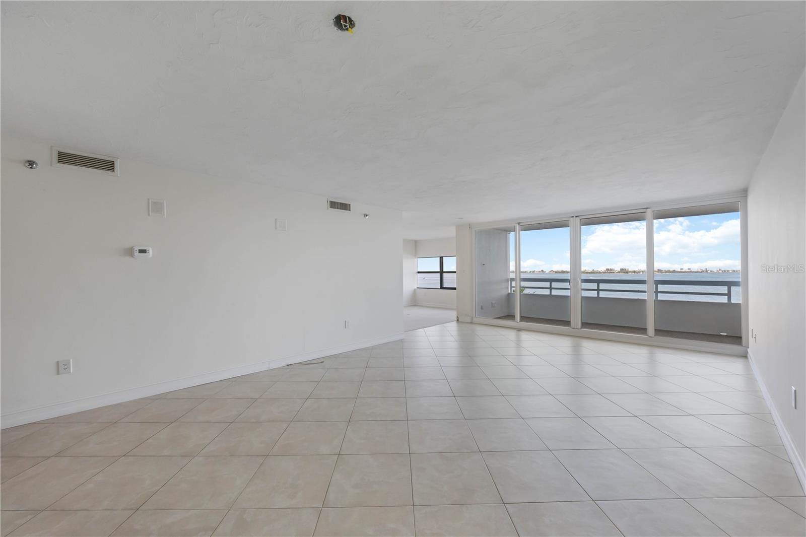 888 BLVD OF THE ARTS 707