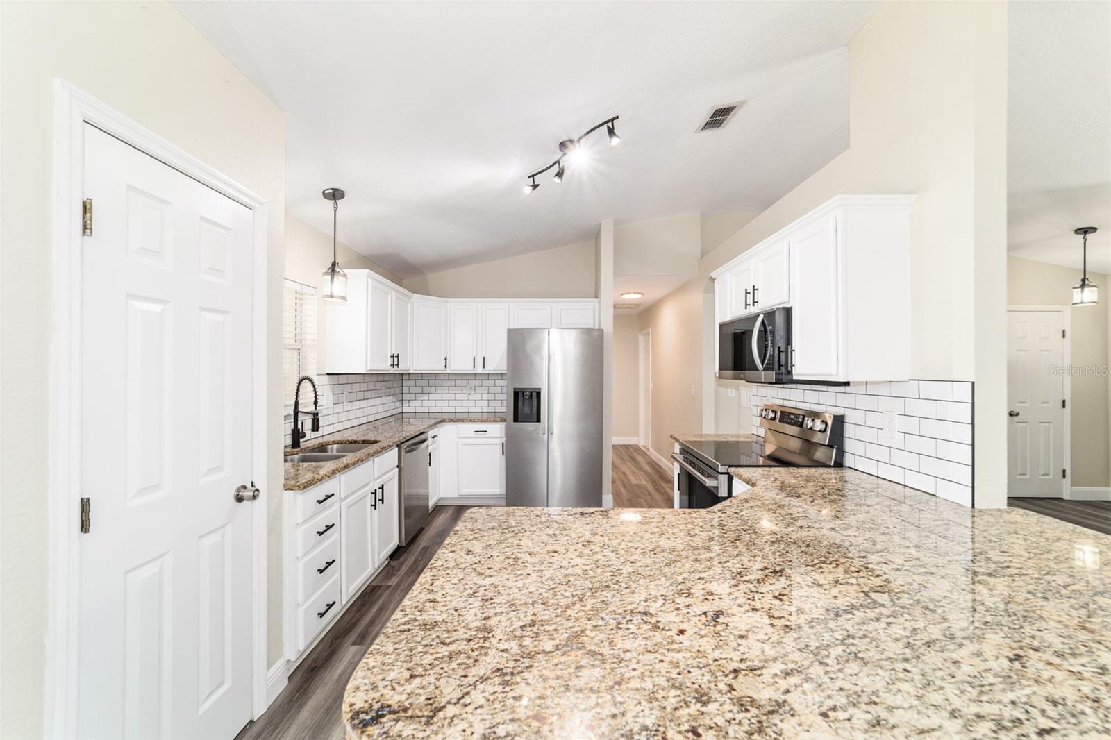 SILVER SPRINGS SHORES - Residential