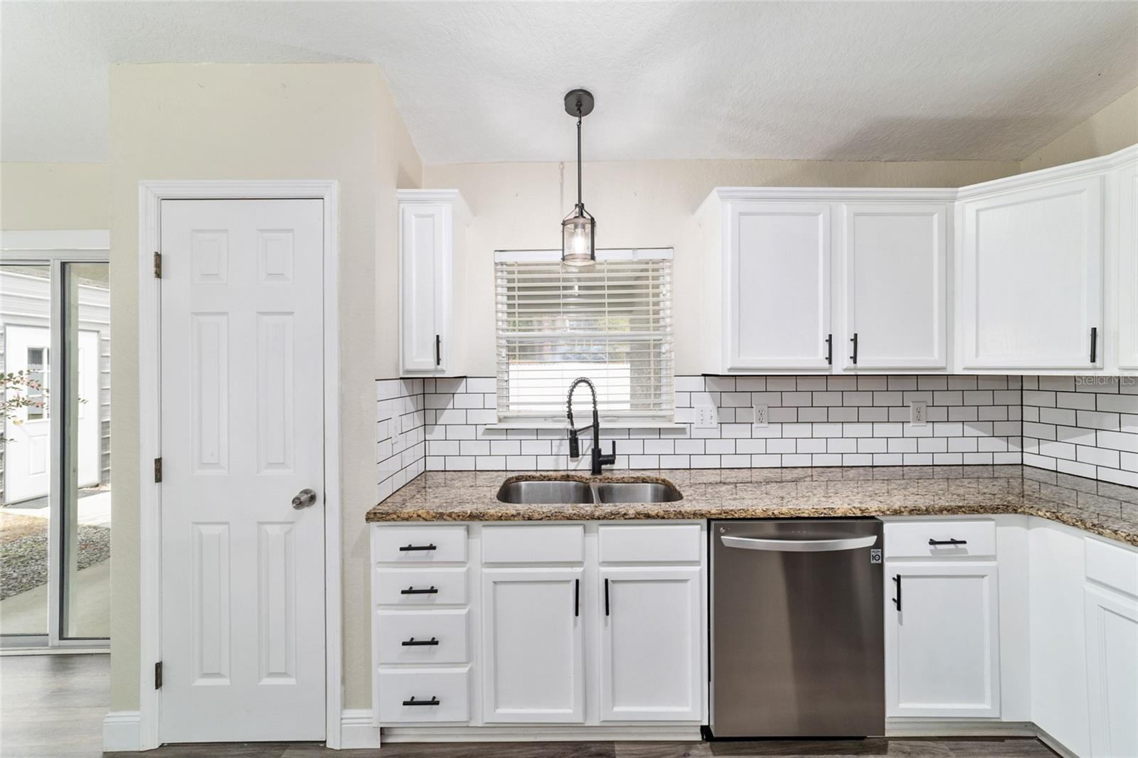 SILVER SPRINGS SHORES - Residential