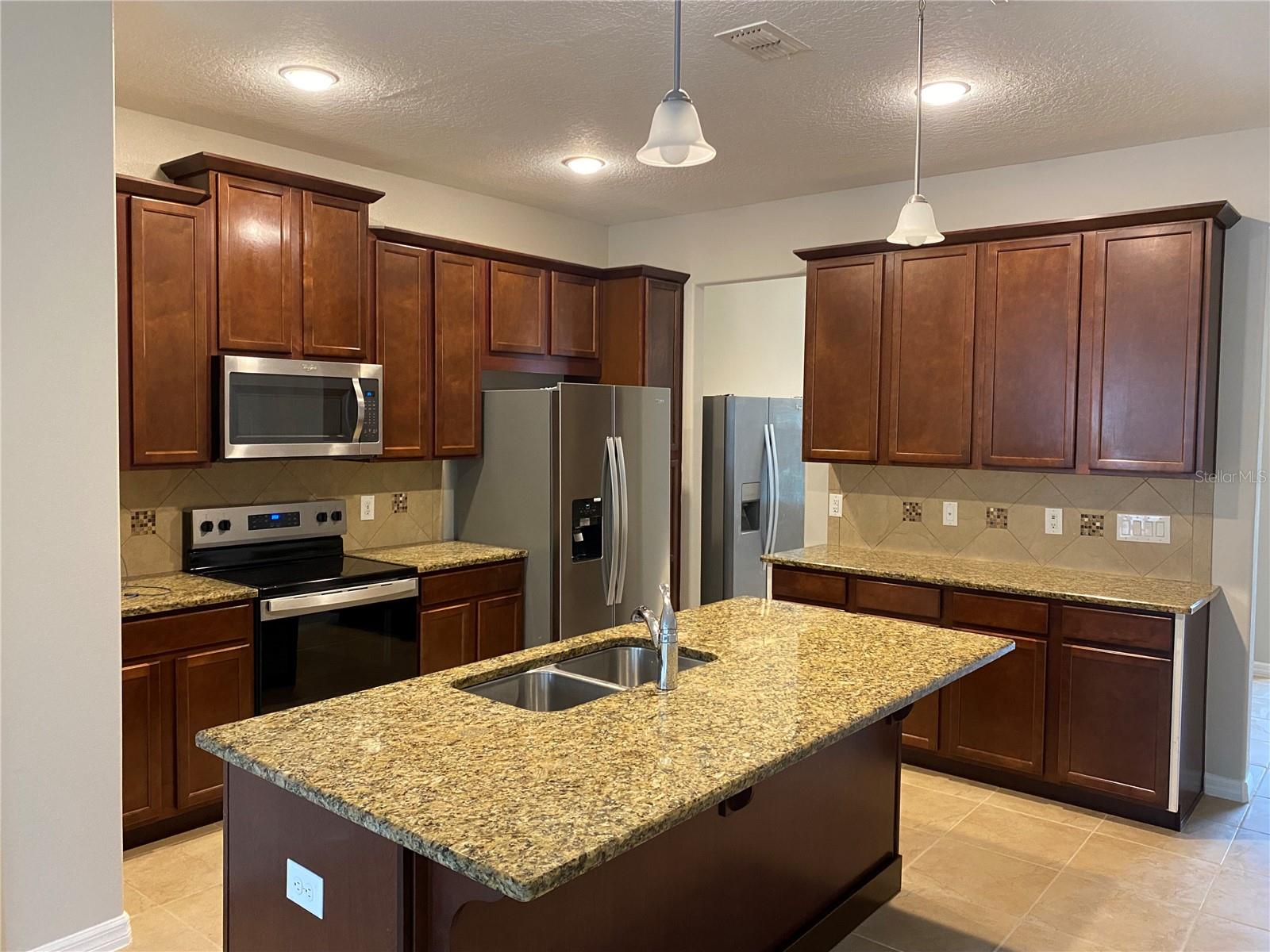 Casas a venda 2 - Jen Dantas 8521 VEDDER LANE