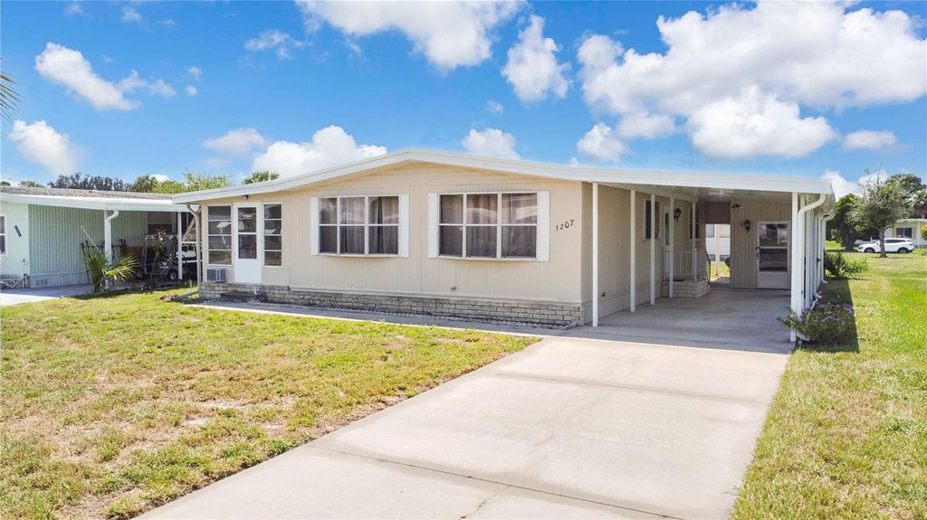 Photo of 1207 Apache Circle, Tavares, FL 32778 (MLS # G5101327)