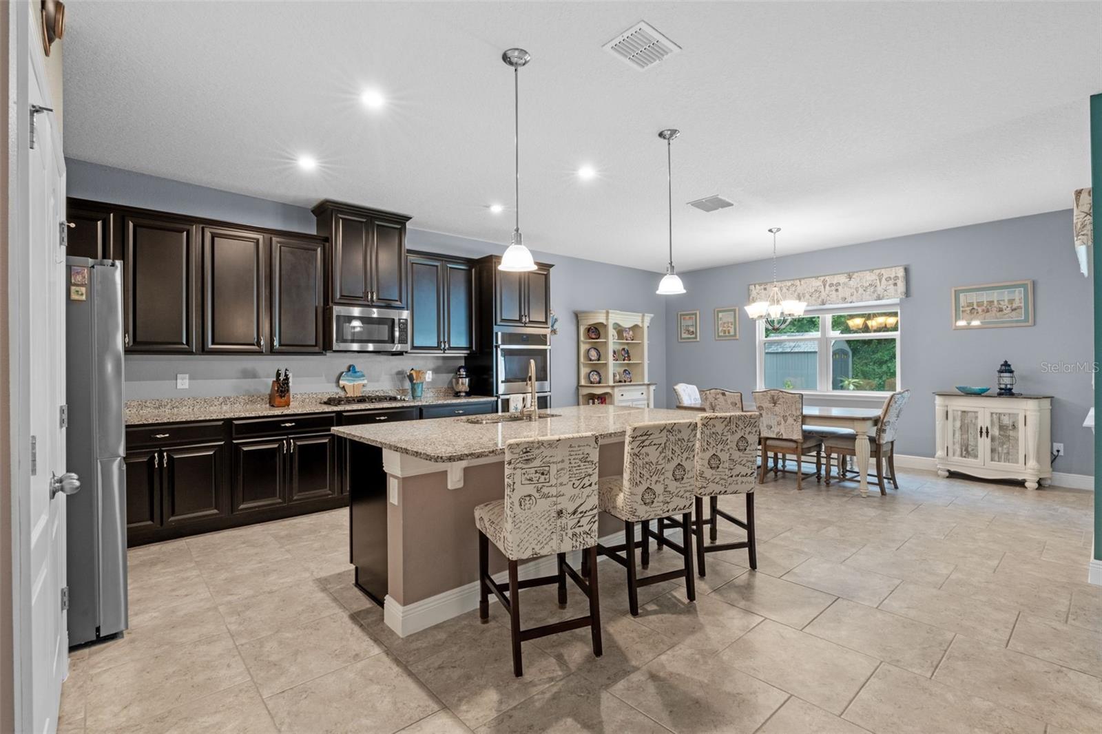 2327 PALMETUM LOOP