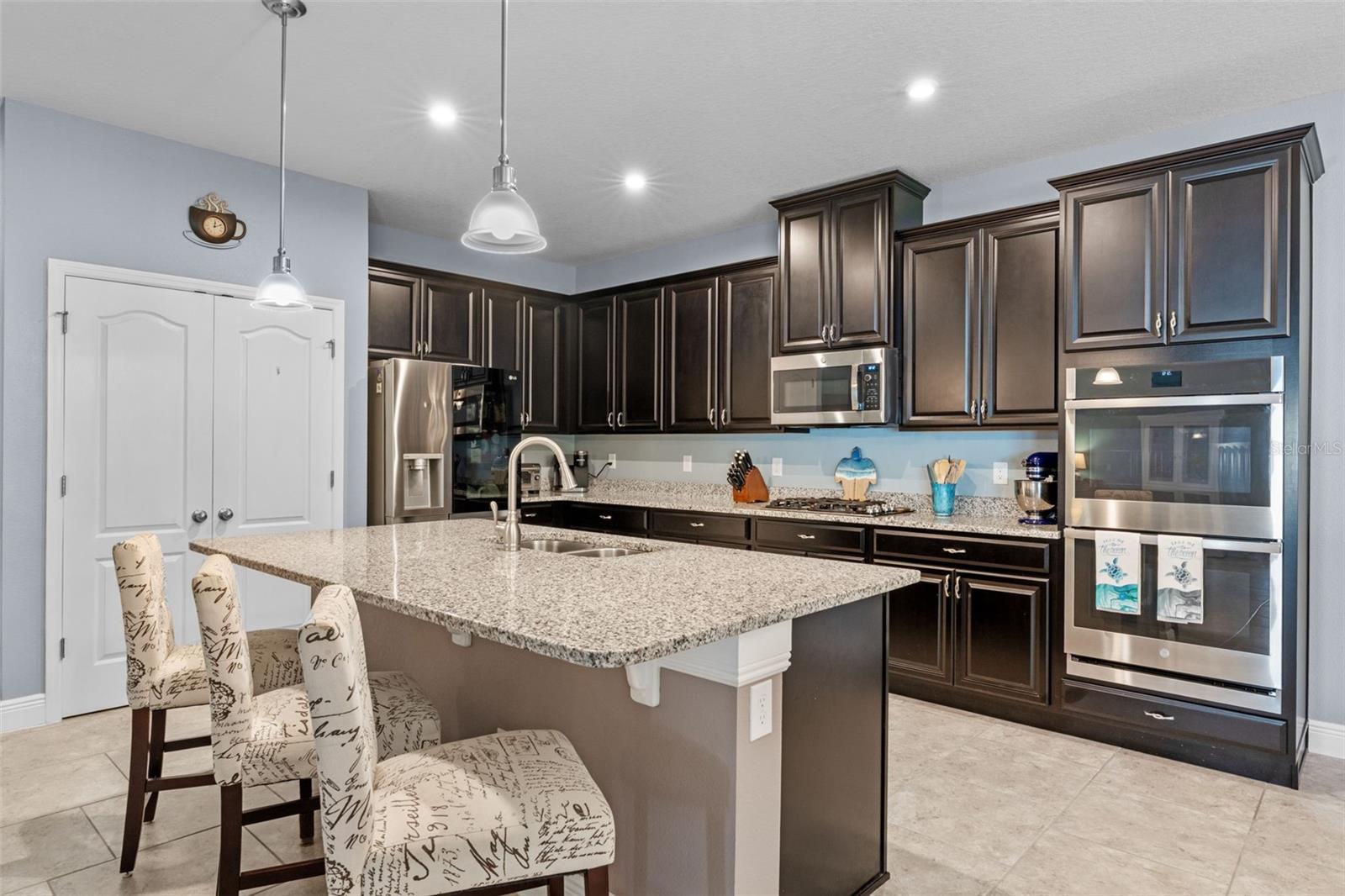 2327 PALMETUM LOOP