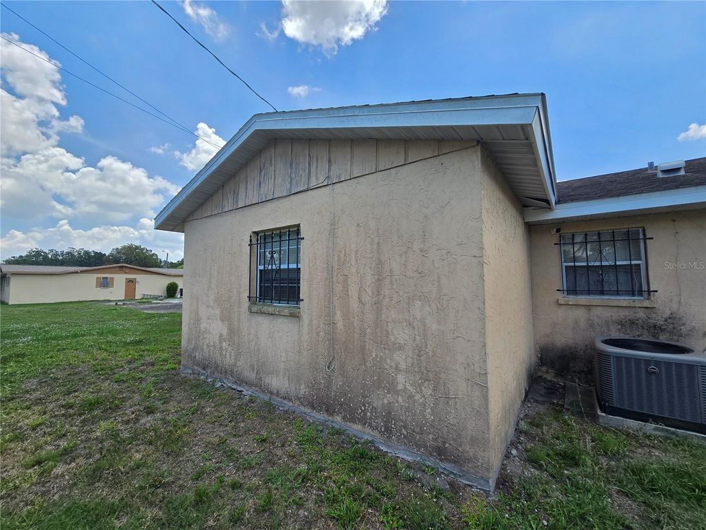 Photo of 924 31st Street E, Palmetto, FL 34221 (MLS # A4658695)