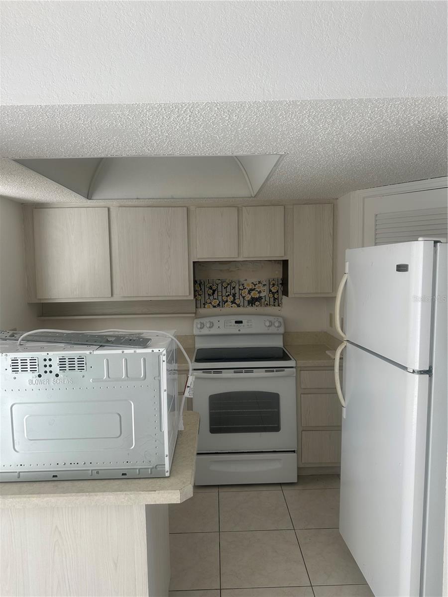 4158 TAMIAMI TRAIL B1