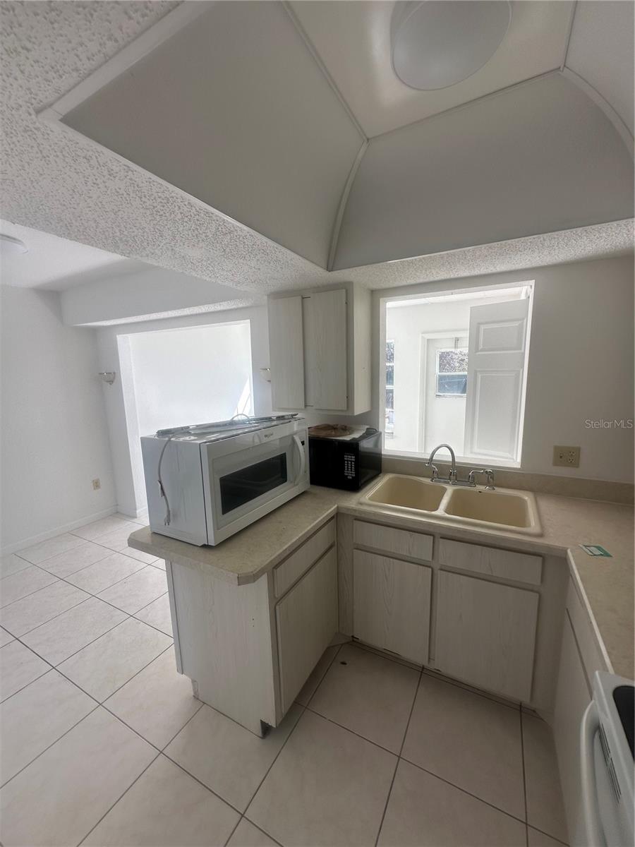 MARIA MANOR - Residential