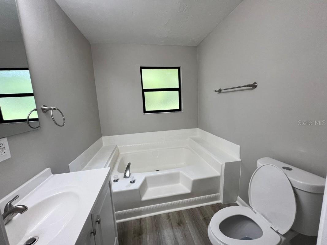 FARMS & OAKS - Residential