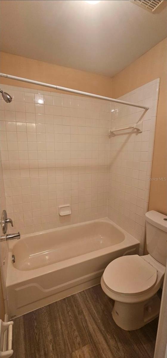 ISLAND COVE VILLAS - Residential