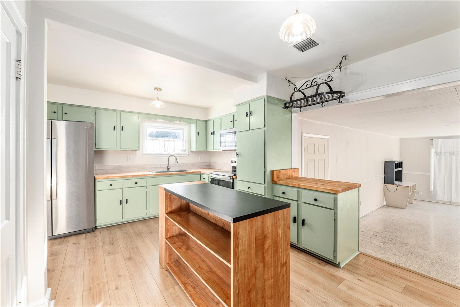 WILLISTON - Residential