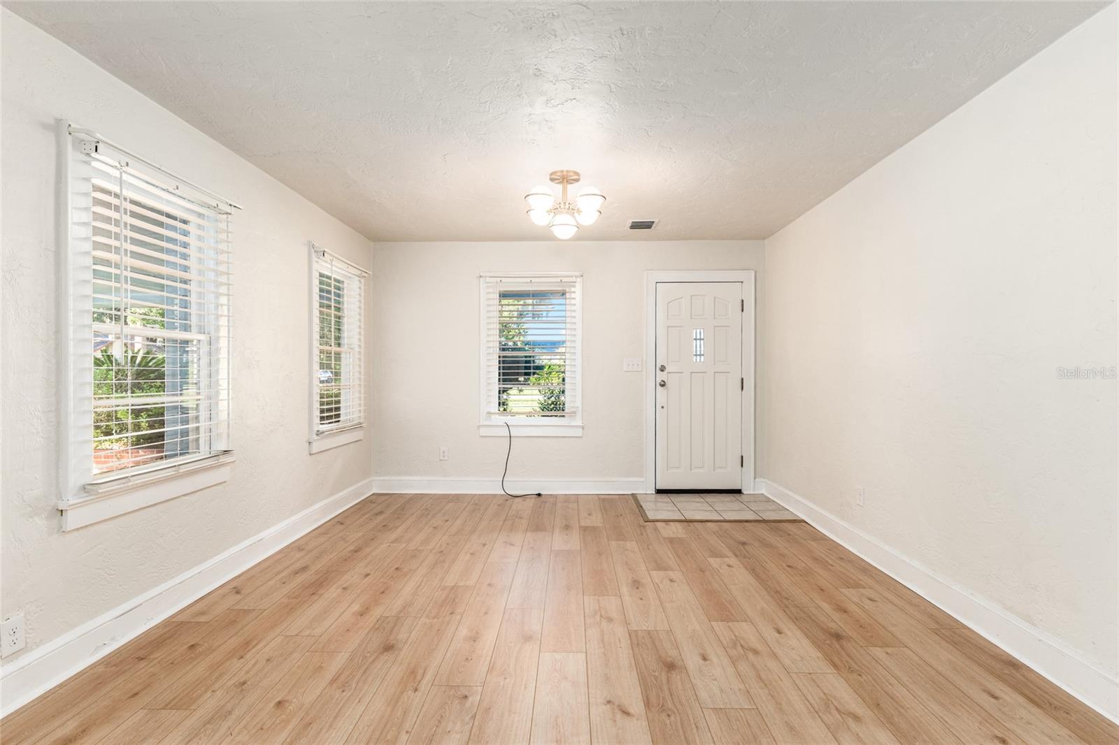 WILLISTON - Residential