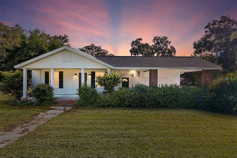 Photo of 123 SE 1st Street, Williston, FL 32696 (MLS # GC534424)