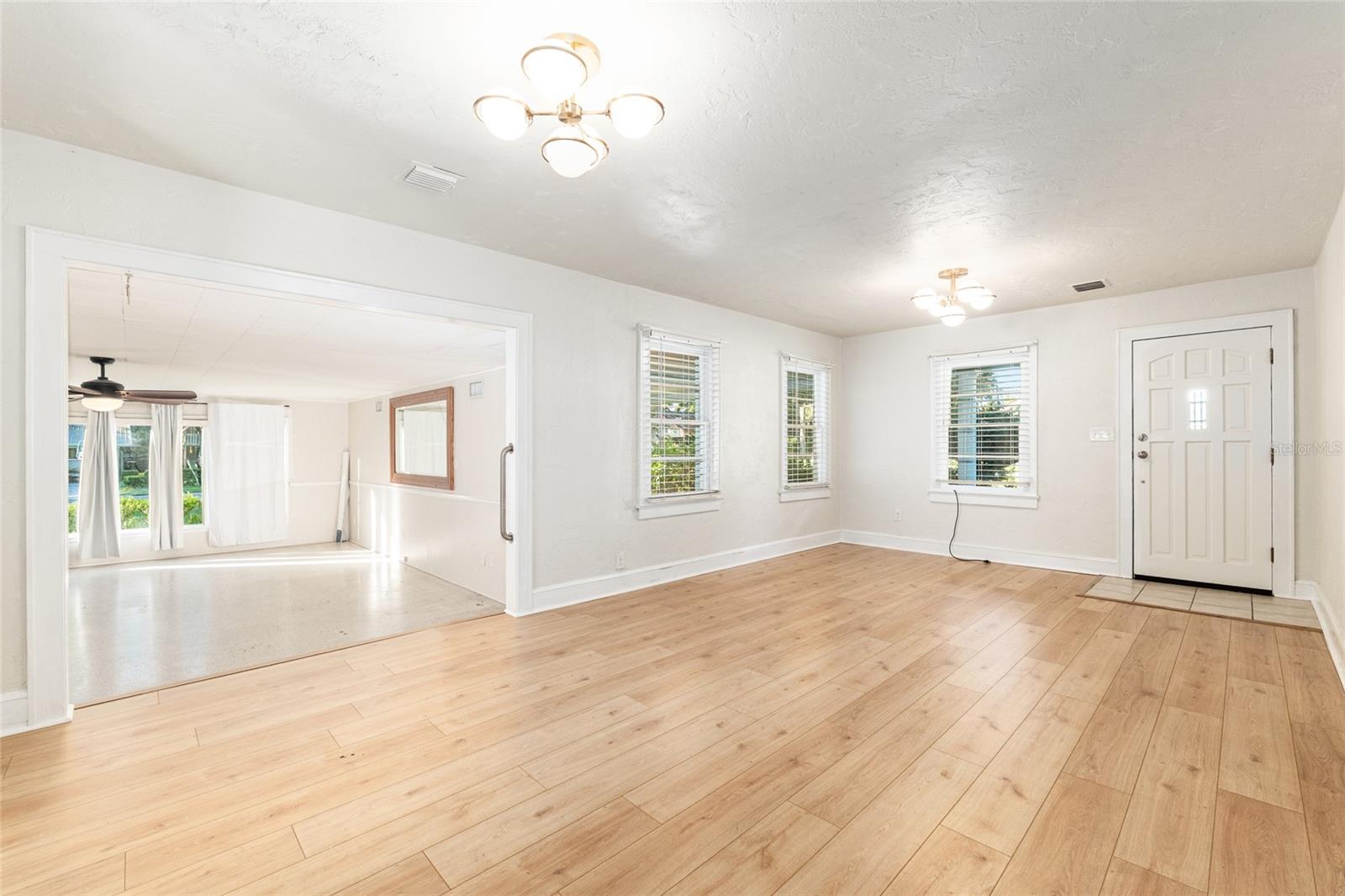 WILLISTON - Residential