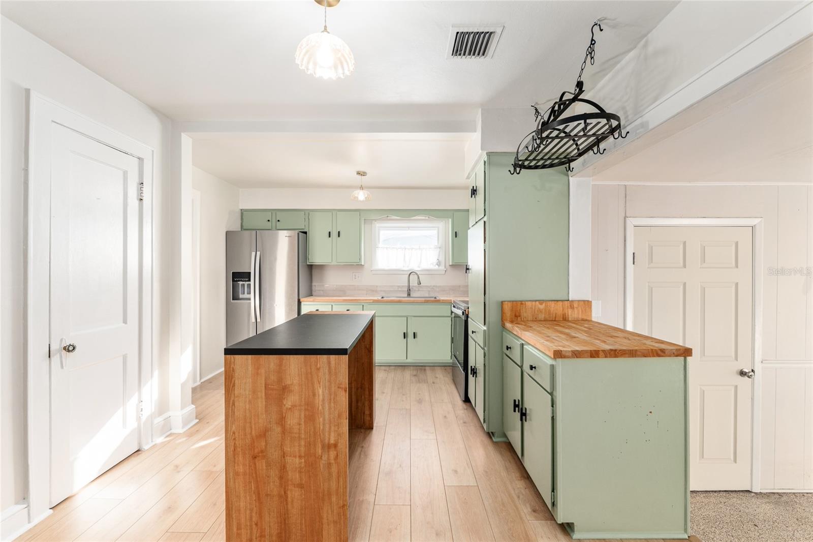 WILLISTON - Residential