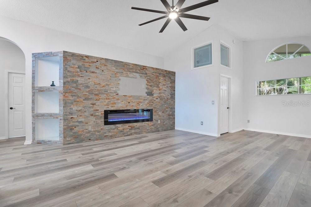 OAKS WEKIWA - Residential