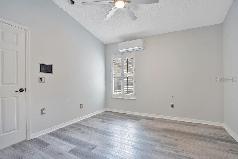 OAKS WEKIWA - Residential